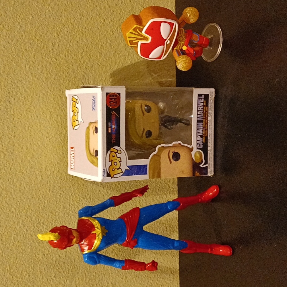Bundle of 3 : Marvel Avengers Captain Marvel 2 Funko Pieces 1 Action Figure